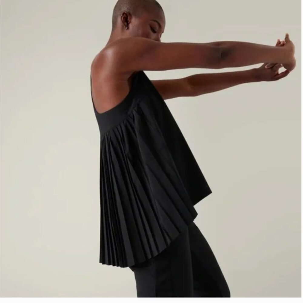 NWOT ATHLETA Swing Forward Pleated Tank Top Black Small